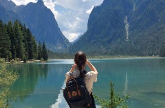 Oι backpacks της μαμάς και του μπαμπά: τι πρέπει να έχουν μέσα σε κάθε kidcation
